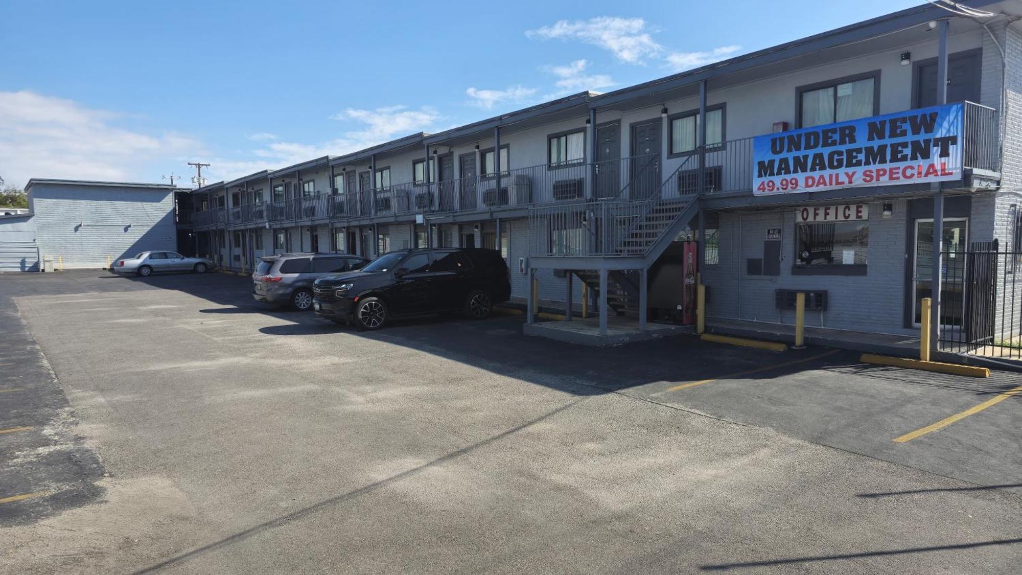 Super 7 Inn By Oyo San Antonio Nw Medical Center Exterior photo