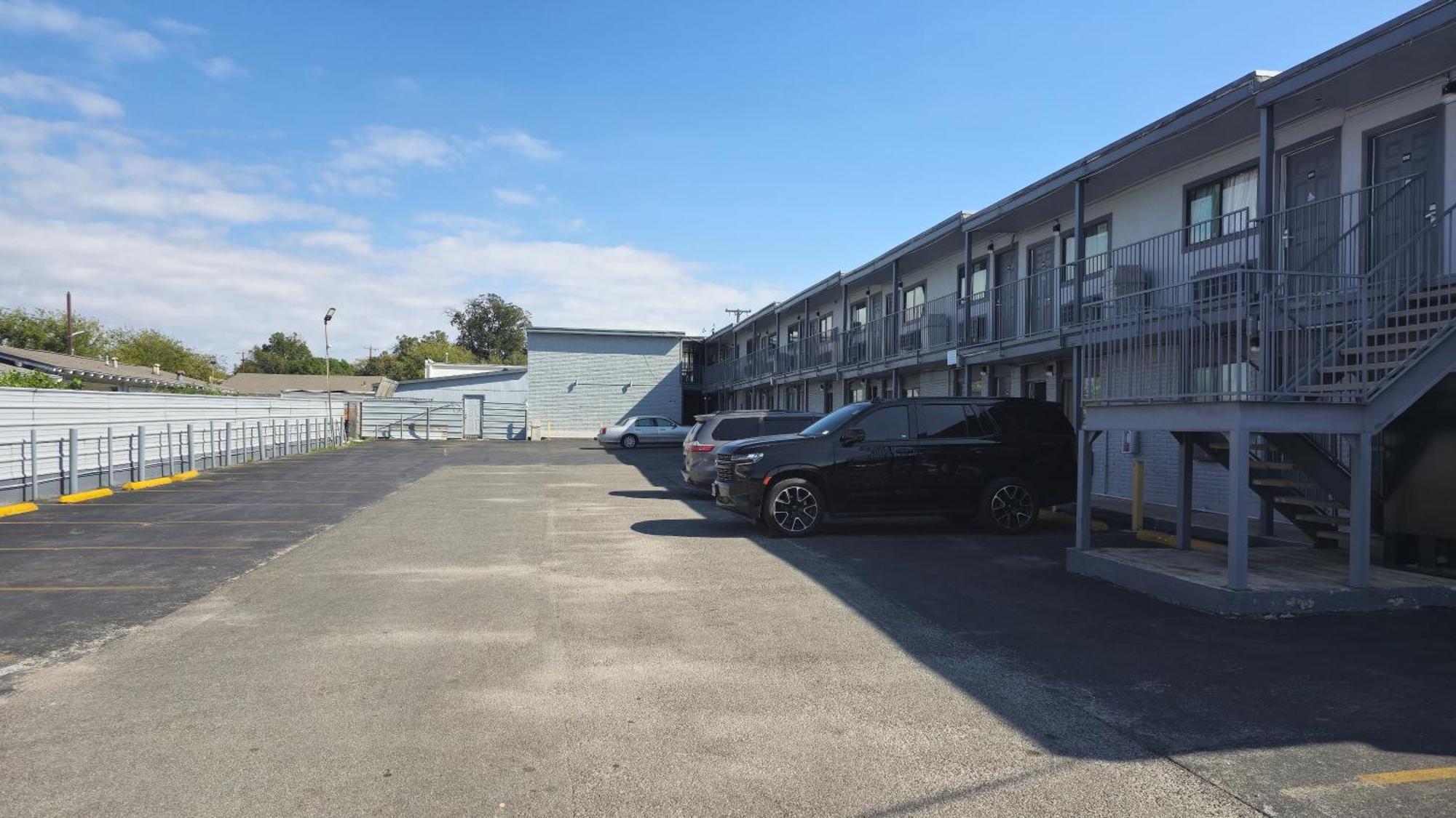 Super 7 Inn By Oyo San Antonio Nw Medical Center Exterior photo